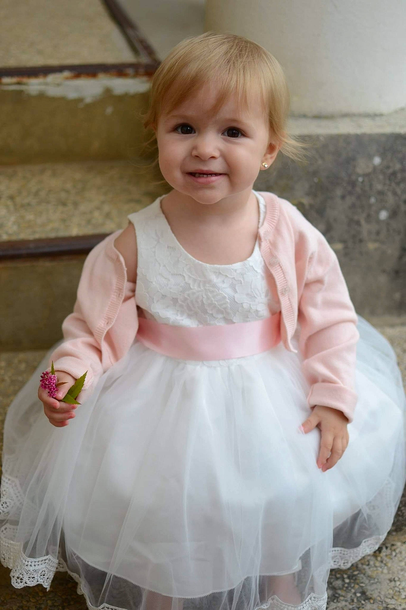 Maëlyne a rejoint le concours — aidez-le/la à gagner de superbes lots ! baby, baby_products, baby_toddler_clothing, child, child_model, clothing, costume, dress, joy, person, pink, product, skin, sleeve, smile, toddler, white