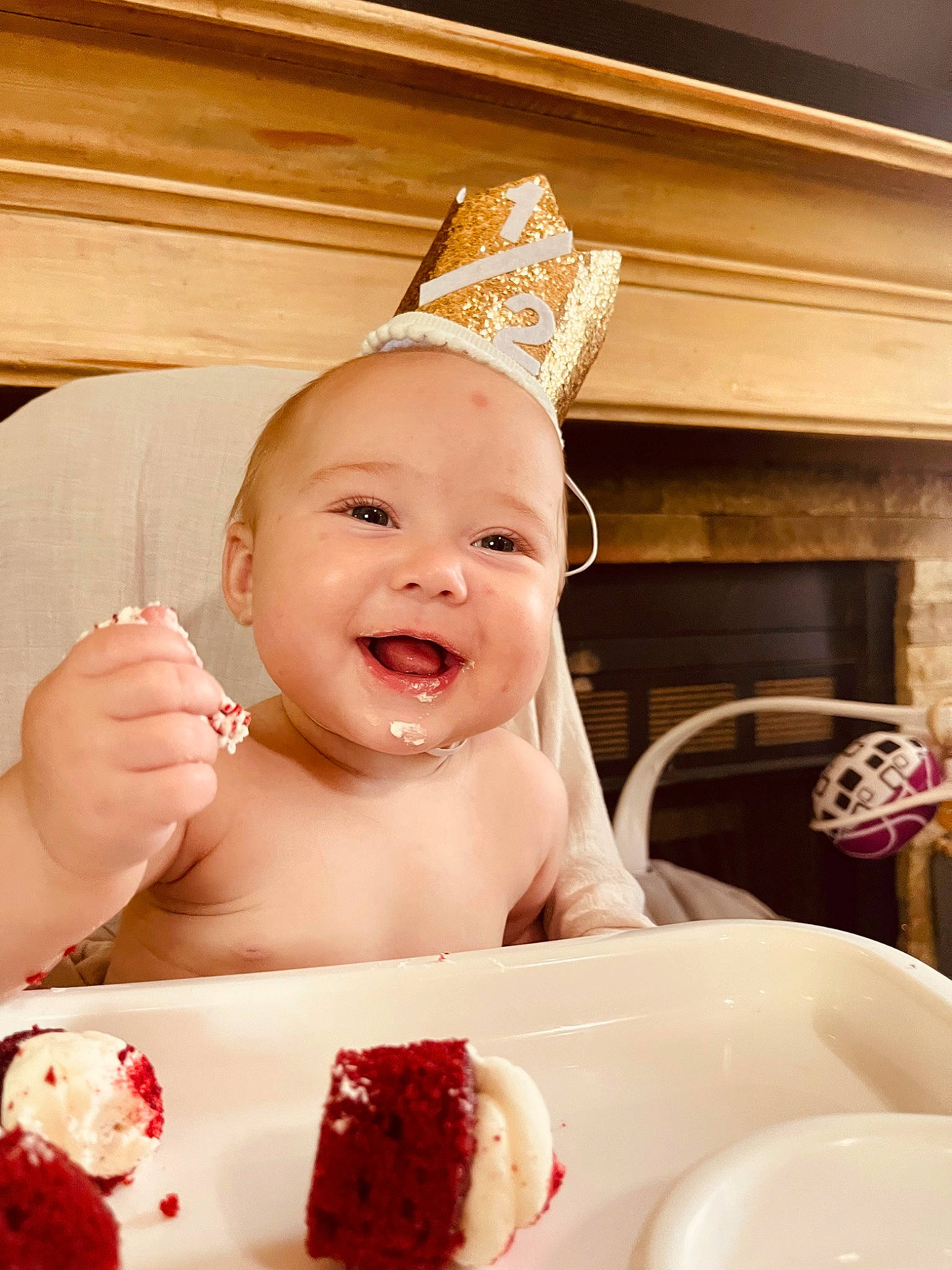 Molly is registered to the contest to win money with this photo: birthday_cake, cake, cake_decorating, cake_decorating_supply, cuisine, dish, dishware, event, food, happy, icing, ingredient, person, plate, recipe, smile, sugar_cake, sugar_paste, sweetness, tableware