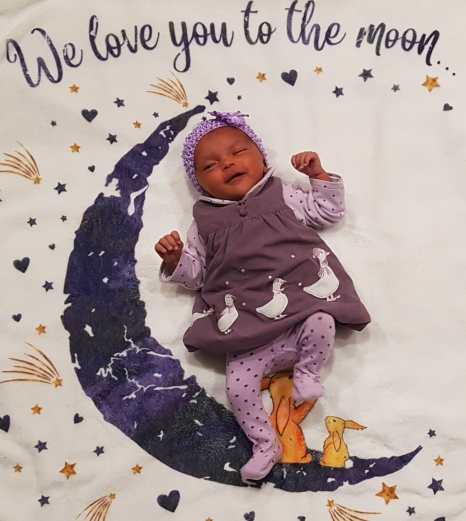 Lalya a rejoint le concours — aidez-le/la à gagner de superbes lots ! art, baby, baby_toddler_clothing, child, circle, dishware, font, handwriting, happy, head, headwear, illustration, magenta, pattern, person, plate, serveware, sitting, sled, sleeve