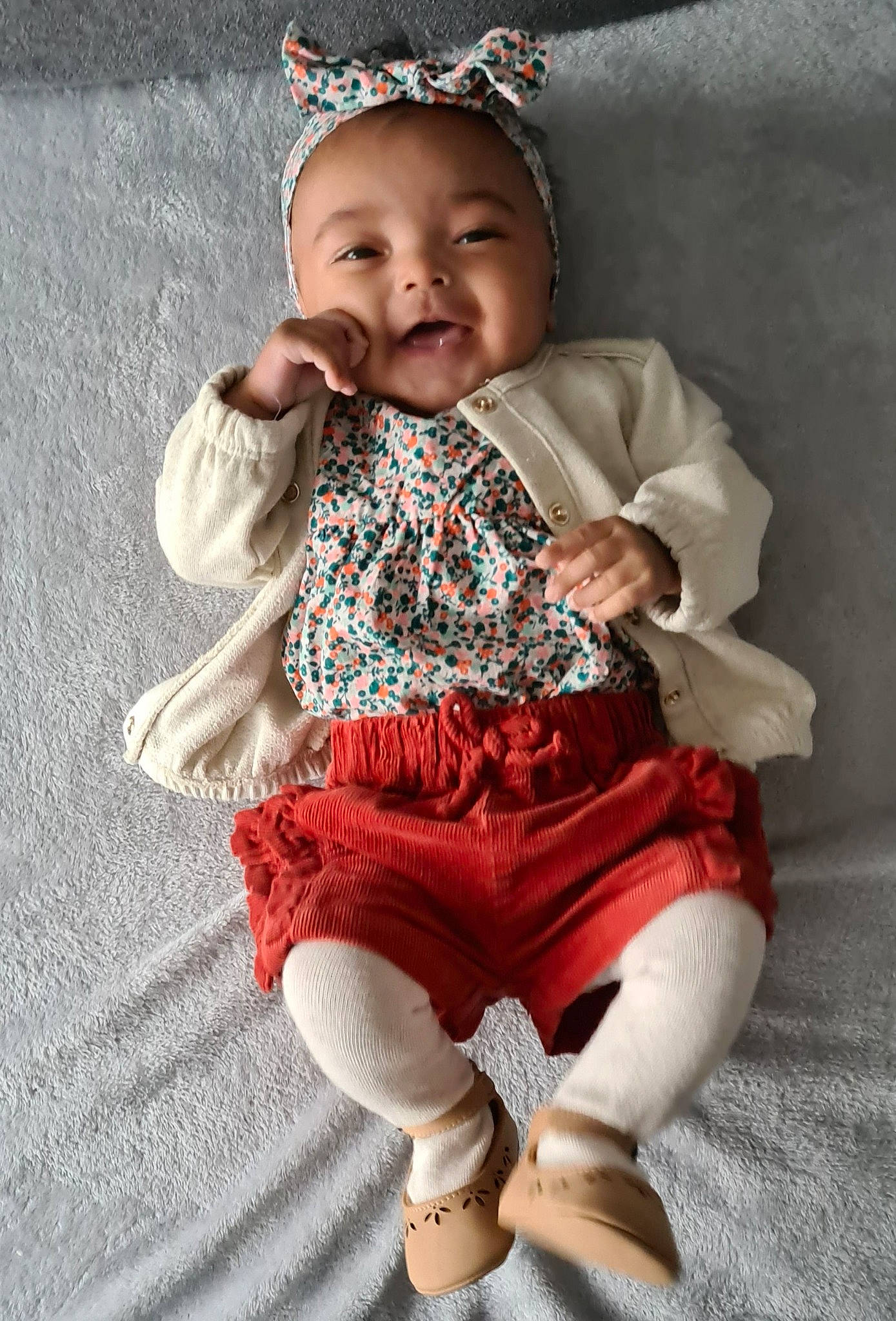 Lalya a rejoint le concours — aidez-le/la à gagner de superbes lots ! baby_toddler_clothing, chin, dress, eye, face, facial_expression, hairstyle, happy, head, headgear, human_body, iris, leg, lip, neck, photograph, skin, sleeve, smile, textile
