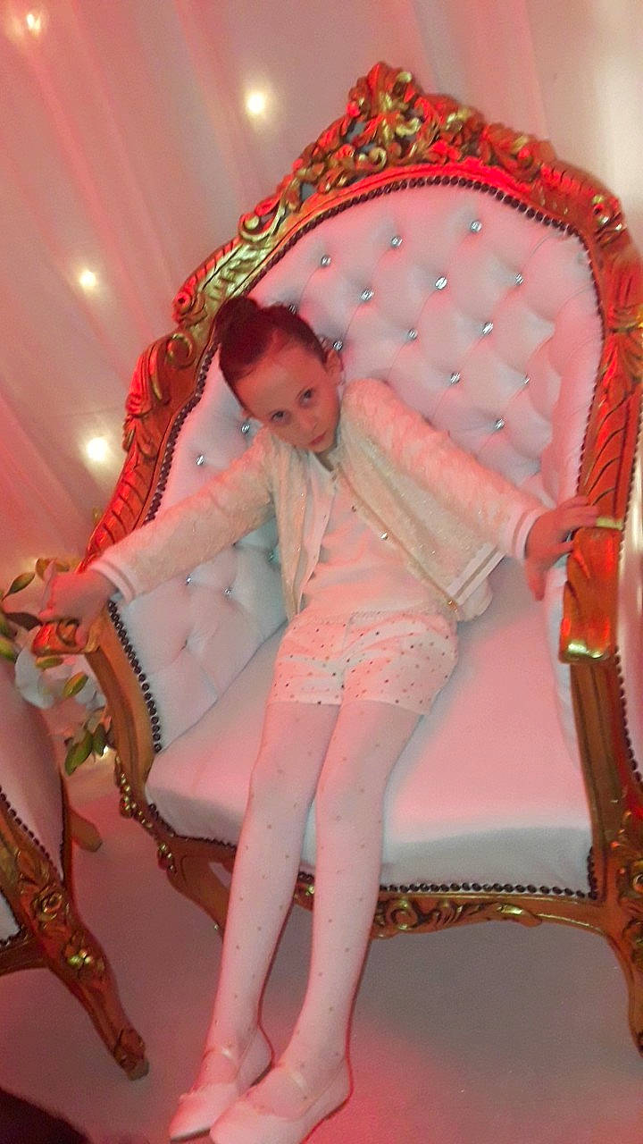 Inaya a rejoint le concours — aidez-le/la à gagner de superbes lots ! abdomen, beauty, furniture, girl, lady, leg, lingerie, peach, person, pin_up_girl, pink, product, showgirl, skin, textile, thigh, undergarment