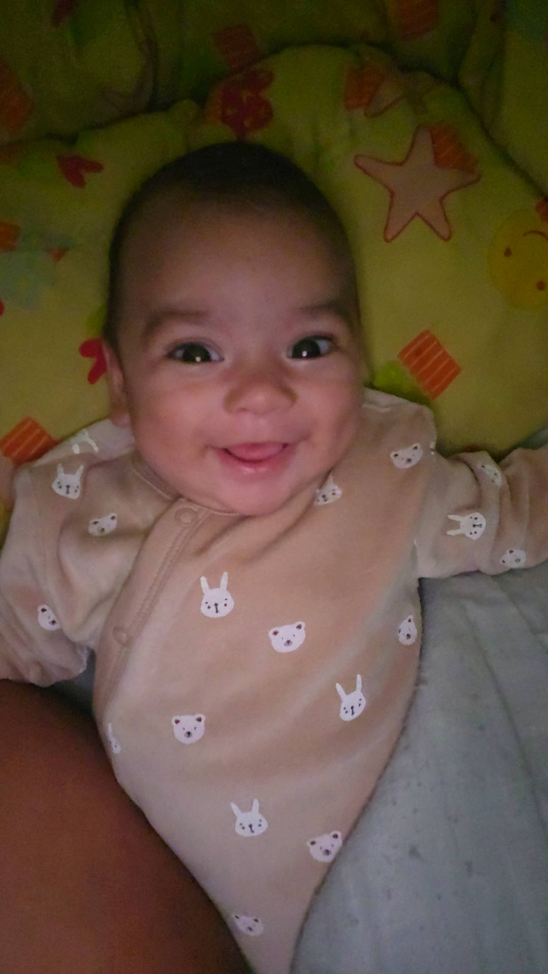 Leyden participe au concours pour gagner de l'argent avec cette photo : arm, baby, baby_toddler_clothing, cheek, child, eye, face, forehead, happy, head, iris, joy, lip, mouth, neck, nose, person, pink, skin, sleeve