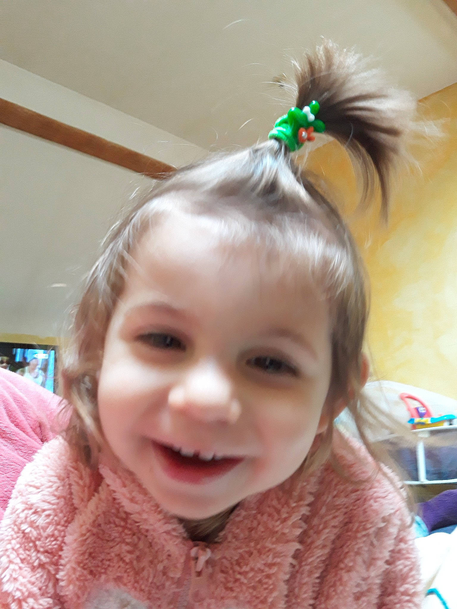 Lyna a rejoint le concours — aidez-le/la à gagner de superbes lots ! cheek, child, ear, eye, eyebrow, forehead, fun, girl, hair, hair_accessory, hair_coloring, hairstyle, head, human_hair_color, infant, iris, nose, person, skin, smile