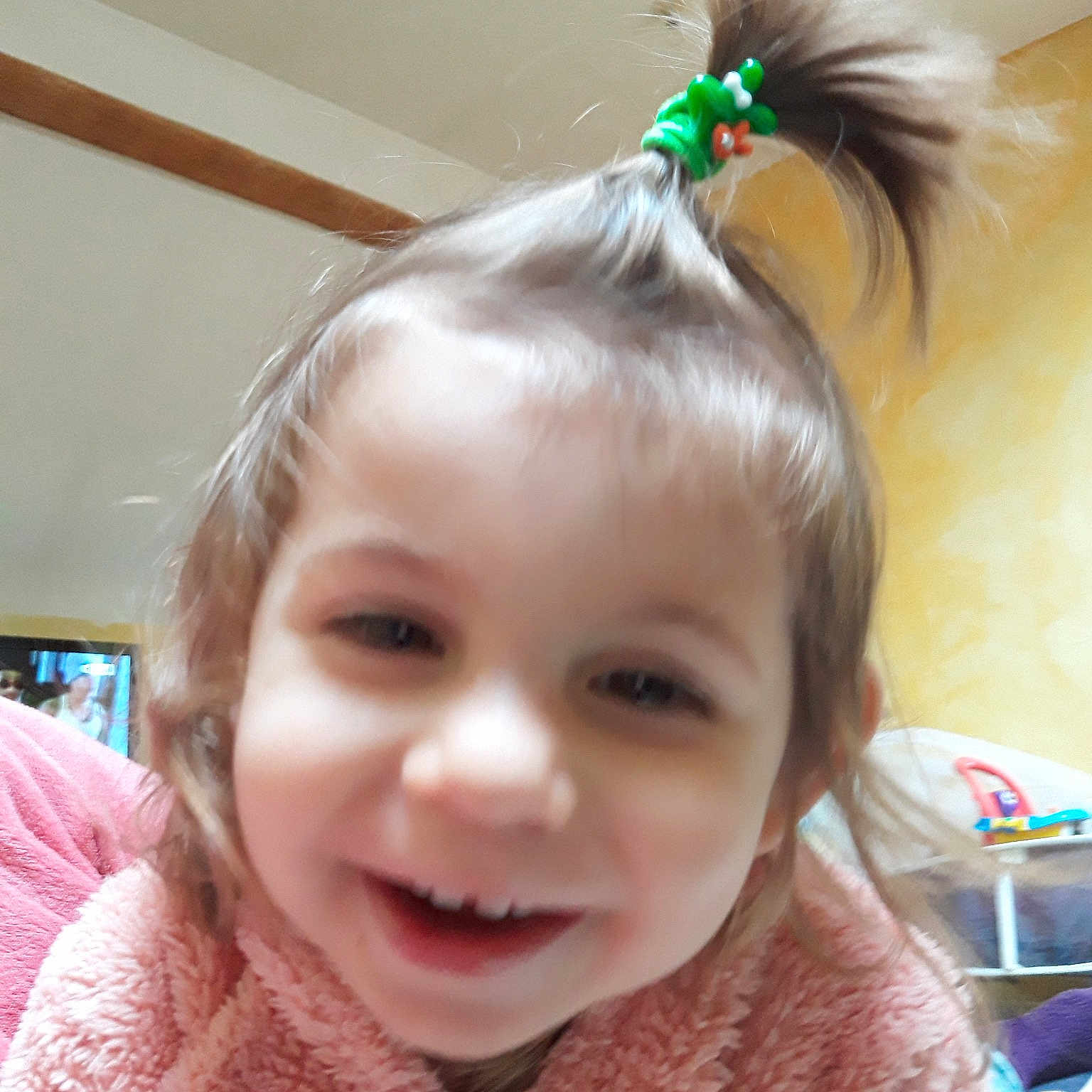 Lyna a rejoint le concours — aidez-le/la à gagner de superbes lots ! cheek, child, ear, eye, eyebrow, forehead, fun, girl, hair, hair_accessory, hair_coloring, hairstyle, head, human_hair_color, infant, iris, nose, person, skin, smile