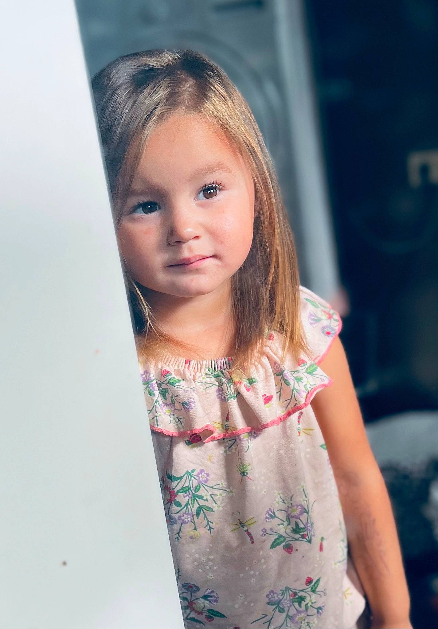 Bloumela a rejoint le concours — aidez-le/la à gagner de superbes lots ! blond, brown_hair, child, electric_blue, eyelash, flash_photography, fun, happy, iris, leisure, lip, long_hair, magenta, pattern, person, portrait_photography, skin, sleeve, t_shirt, toddler