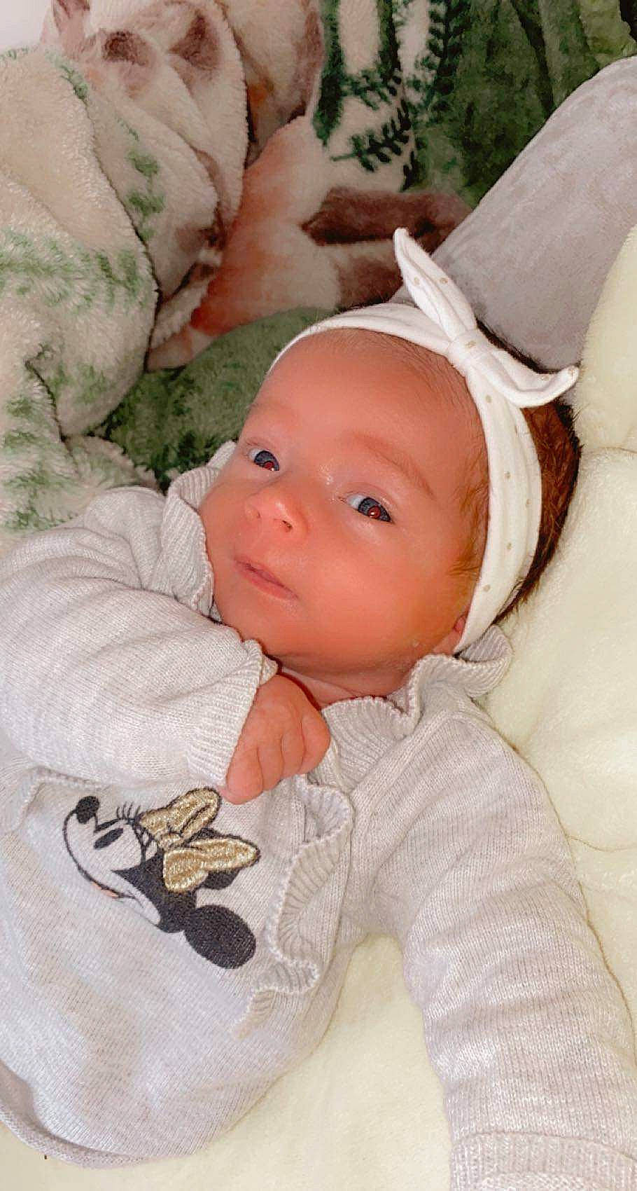 Mila participe au concours pour gagner de l'argent avec cette photo : baby, baby_products, baby_safety, baby_sleeping, baby_toddler_clothing, cheek, child, comfort, face, fur, happy, headwear, linens, person, sitting, skin, sleeve, toddler