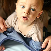 Noah a rejoint le concours — aidez-le/la à gagner de superbes lots ! baby, blue_eyes, child, cute, face, hands, infant, looking_up, person, portrait, skin, soft_clothing, tender, young_child, indoors, close_up, expression, human, head, mouth_open