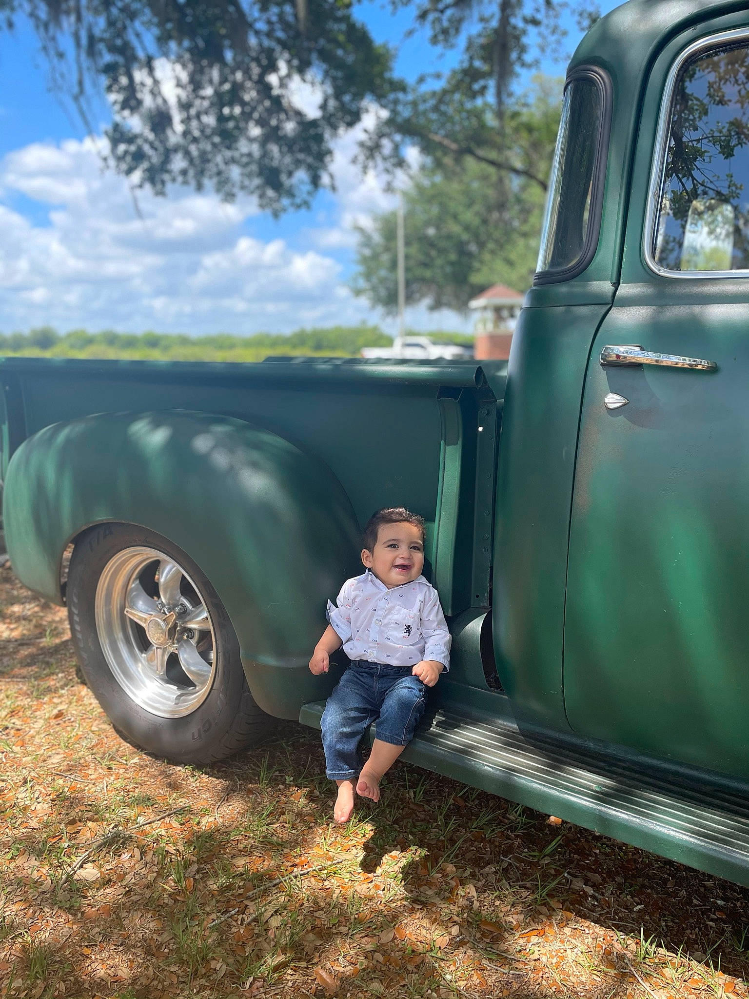 Julius is registered to the contest to win money with this photo: automotive_design, automotive_exterior, automotive_lighting, automotive_tire, bumper, car, cloud, fender, grass, hood, mode_of_transport, motor_vehicle, person, rolling, sky, tire, tread, tree, vehicle, vehicle_door