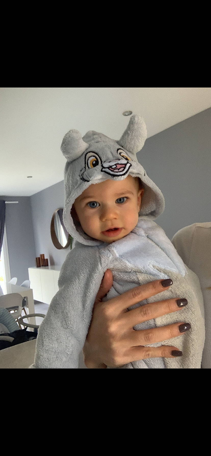 Alessio a rejoint le concours — aidez-le/la à gagner de superbes lots ! baby, baby_toddler_clothing, cap, costume_hat, eye, eyebrow, eyelash, flash_photography, goggles, happy, hat, head, headgear, headwear, human_body, iris, lamp, lip, person, sleeve