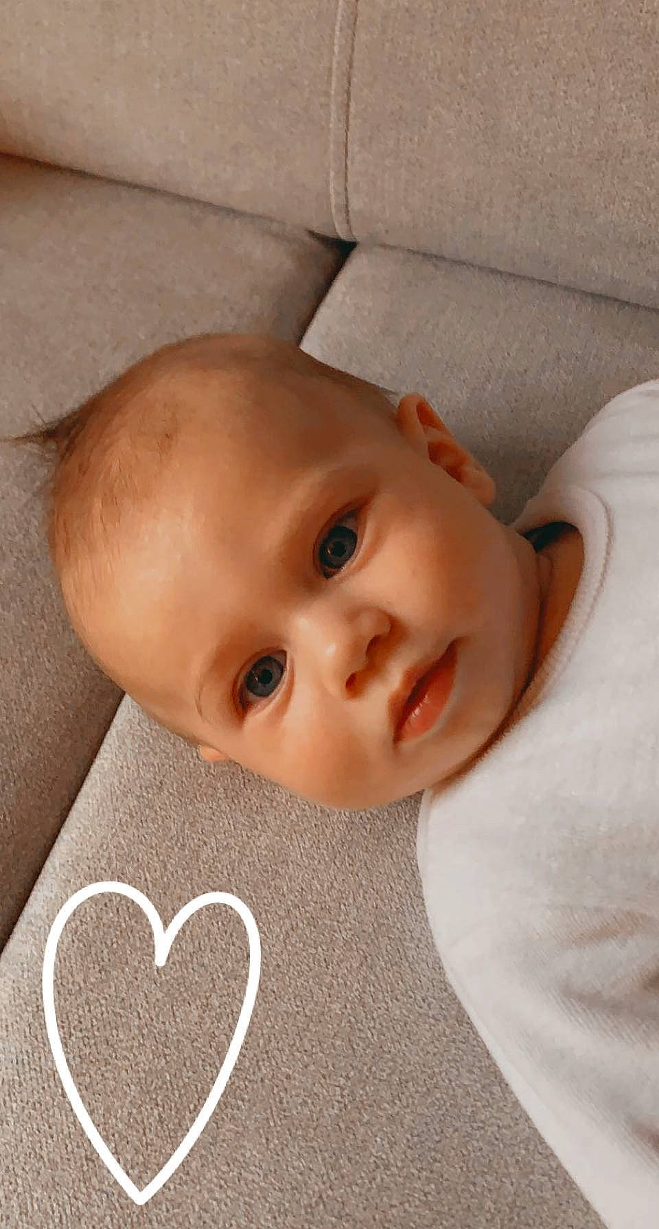 Alessio participe au concours pour gagner de l'argent avec cette photo : baby, baby_toddler_clothing, cheek, child, comfort, eye, eyebrow, eyelash, face, happy, linens, lip, mouth, nose, organ, person, skin, sleeve, smile, toddler