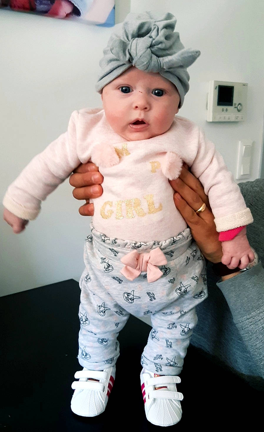 Mila participe au concours pour gagner de l'argent avec cette photo : baby, baby_toddler_clothing, child, headgear, headwear, person, toddler