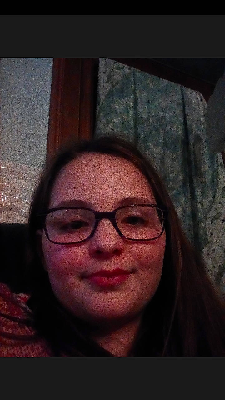 Marine participe au concours pour gagner de l'argent avec cette photo : cheek, chin, eyebrow, eyewear, face, forehead, fun, glasses, hair, head, jaw, lip, mouth, nose, person, photography, portrait, selfie, smile, vision_care