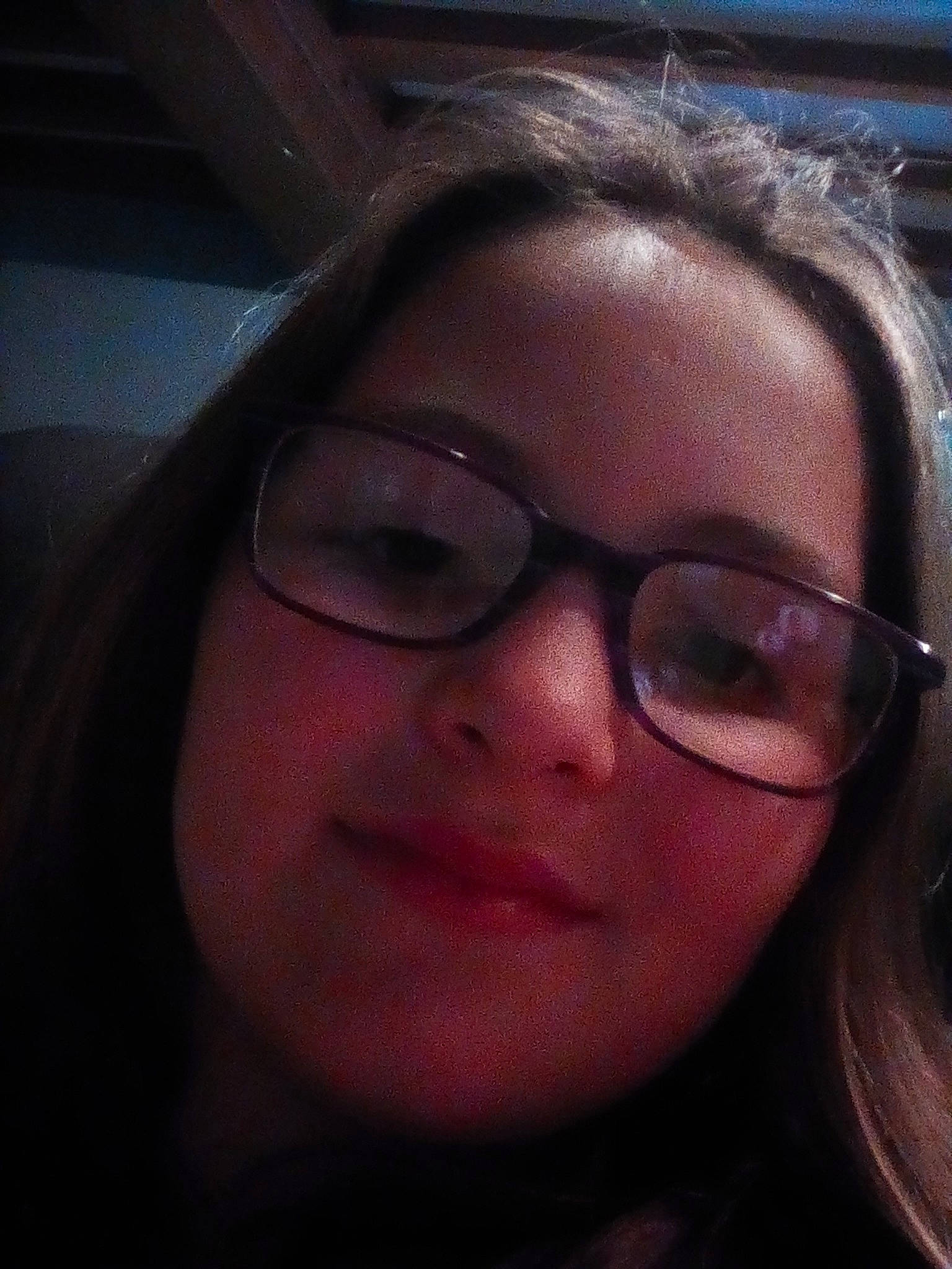 Manon a rejoint le concours — aidez-le/la à gagner de superbes lots ! beauty, cheek, chin, cool, eye, eyebrow, eyewear, face, forehead, fun, glasses, hair, hairstyle, head, headwear, lip, mouth, nose, person, selfie