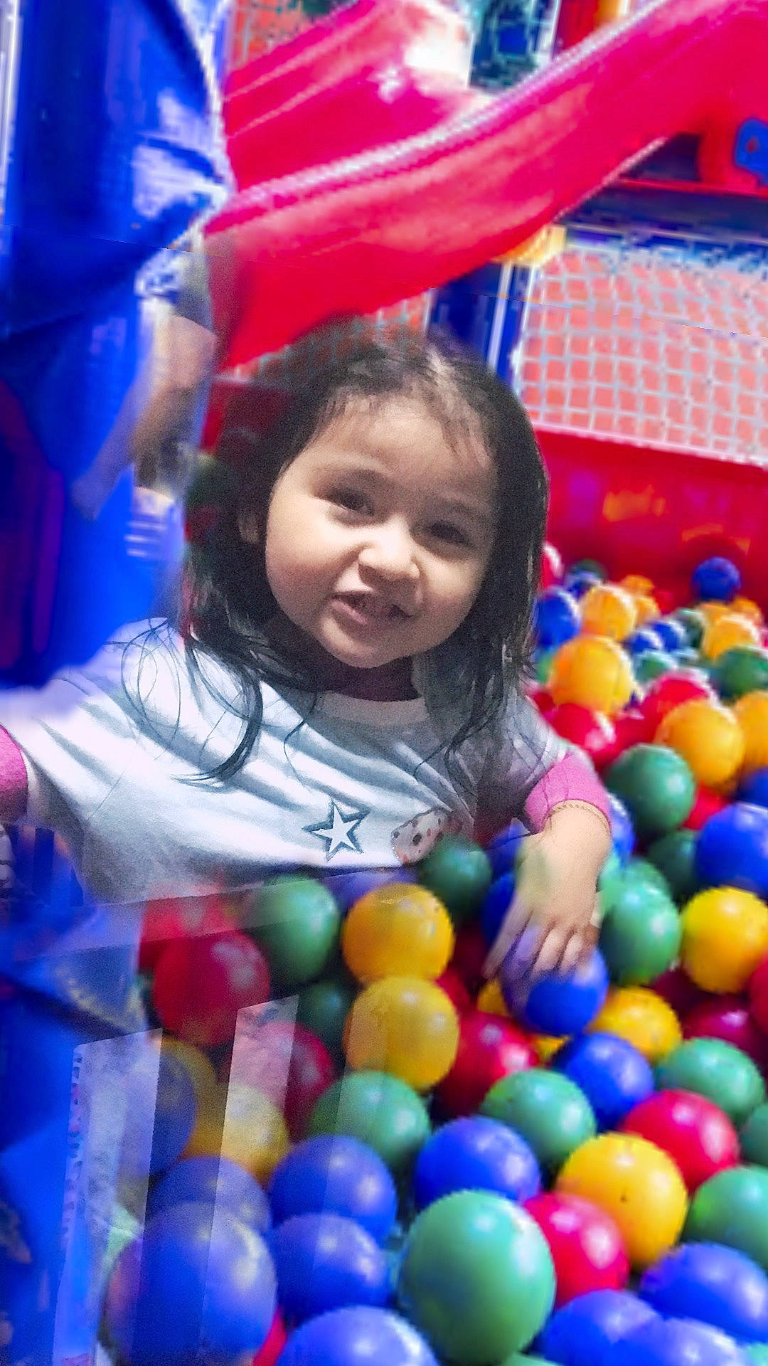 Alejandra is registered to the contest to win money with this photo: ball_pit, child, fun, leisure, person, play, playground, public_space, smile, toddler, toy