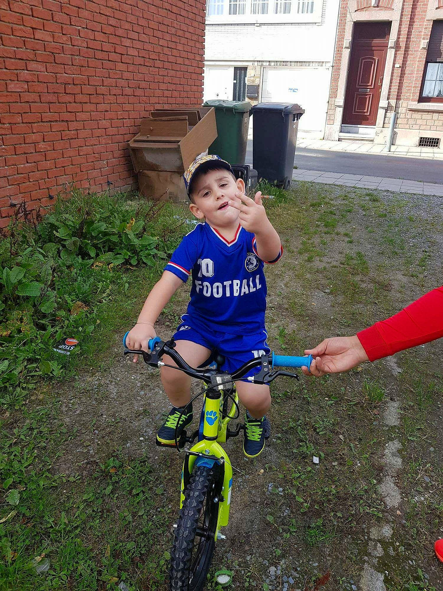 Sezgin participe au concours pour gagner de l'argent avec cette photo : bicycle, bicycle_accessory, bicycle_handlebar, bicycle_wheel, child, cycle_sport, cycling, endurance_sports, fun, grass, male, mountain_bike, person, play, recreation, sports_equipment, summer, toddler, vehicle, wheel