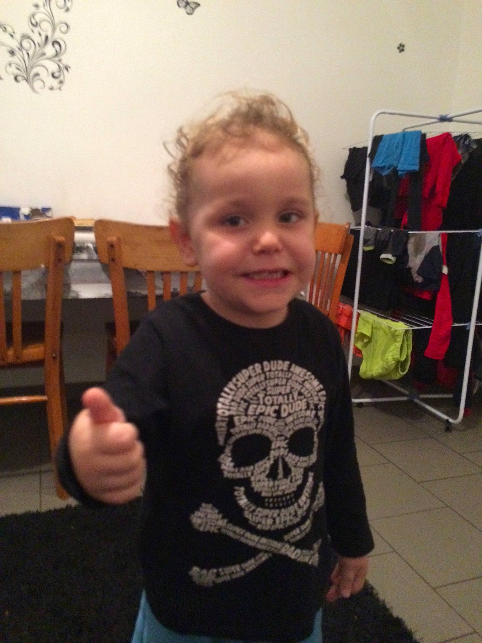 Deniz a rejoint le concours — aidez-le/la à gagner de superbes lots ! arm, child, cool, face, head, joint, joy, outerwear, person, shoulder, sleeve, smile, standing, t_shirt, toddler, top