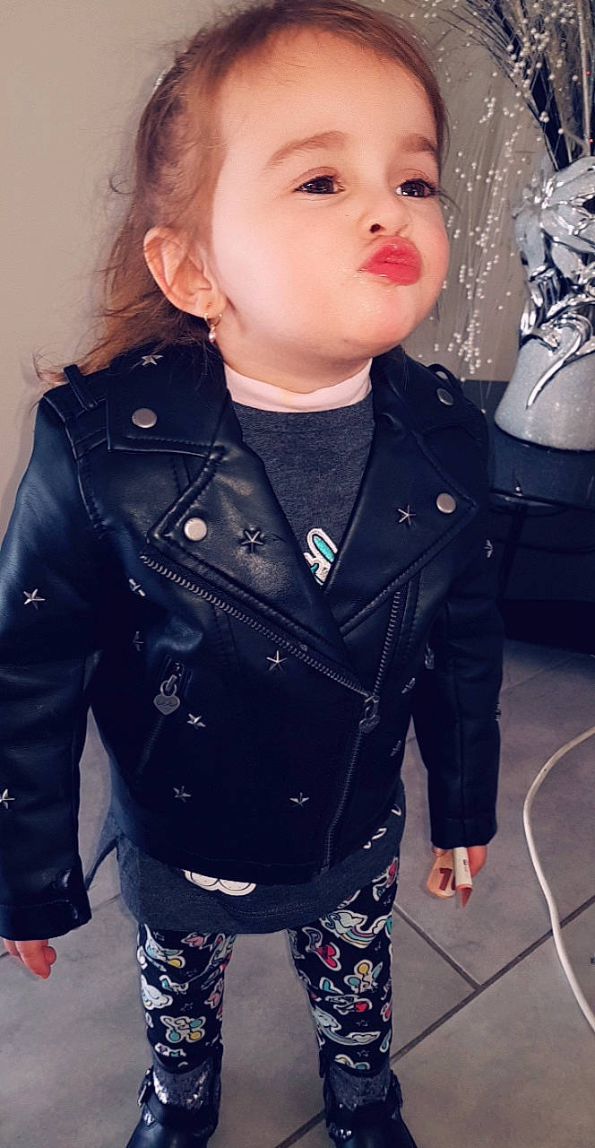 Shaylis a rejoint le concours — aidez-le/la à gagner de superbes lots ! baby, cheek, child, child_model, clothing, cool, face, head, jacket, leather, leather_jacket, outerwear, person, skin, sleeve, smile, standing, textile, toddler, top