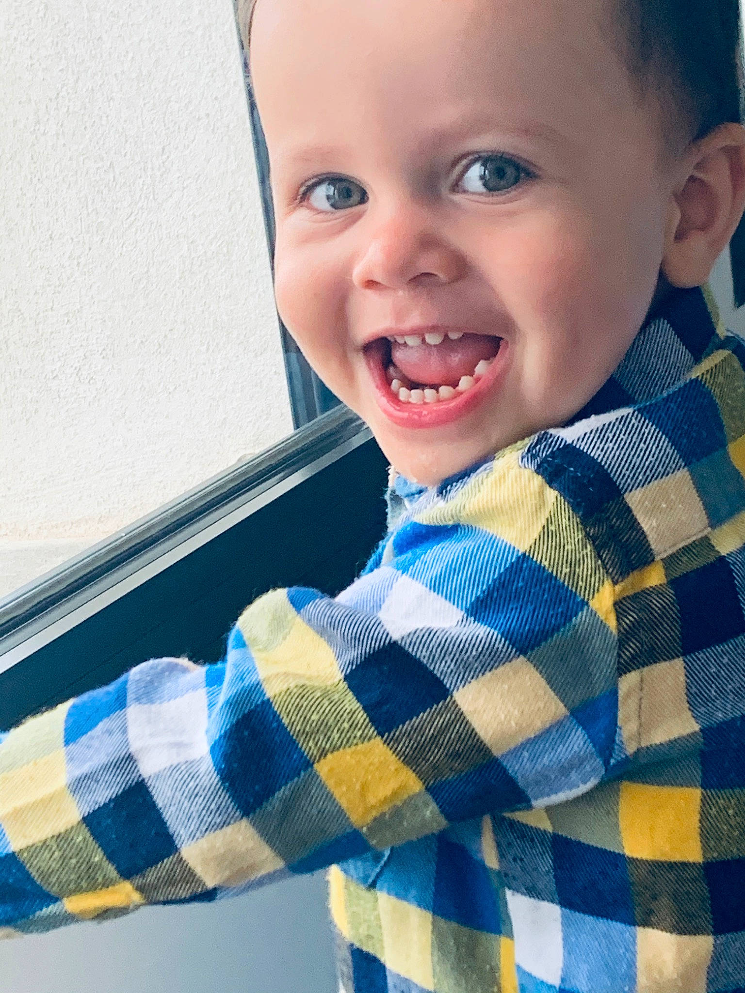 Lorenzo a rejoint le concours — aidez-le/la à gagner de superbes lots ! baby, blue, cheek, child, chin, eye, face, facial_expression, happy, head, joy, lip, nose, organ, pattern, people, person, plaid, skin, smile