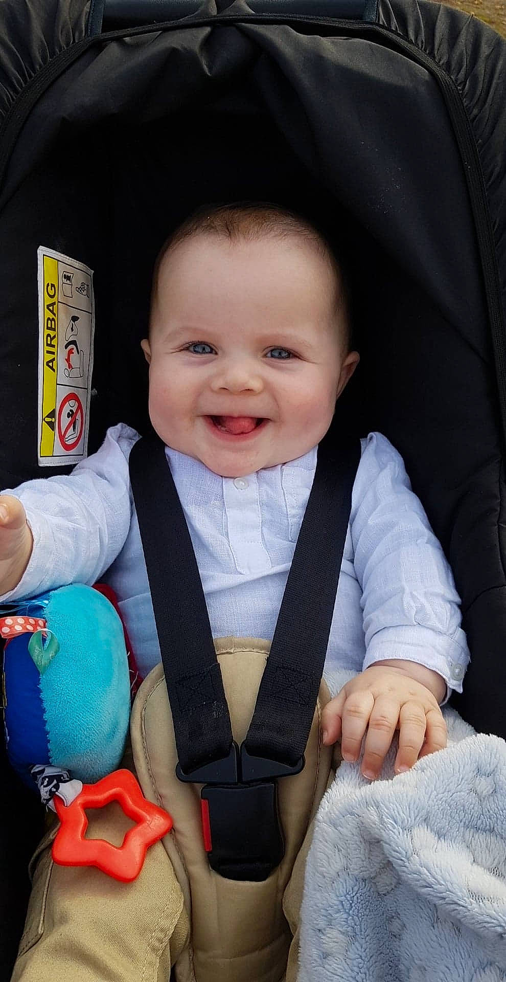 Lorenzo participe au concours pour gagner de l'argent avec cette photo : auto_part, baby, baby_carriage, baby_in_car_seat, baby_products, car_seat, cheek, child, hand, joy, person, product, seat_belt, skin, smile, toddler