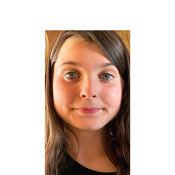 Noely a rejoint le concours — aidez-le/la à gagner de superbes lots ! bangs, brown_hair, cheek, eyebrow, eyelash, fashion_accessory, gesture, hair_coloring, happy, jaw, joy, lace_wig, layered_hair, liver, makeover, neck, person, portrait, portrait_photography, smile