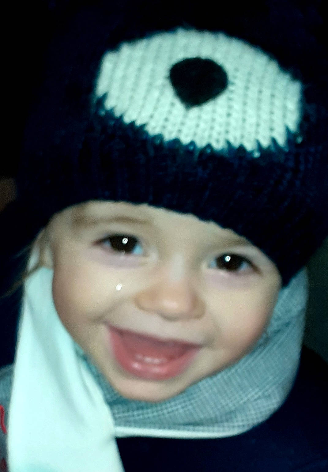 Iris a rejoint le concours — aidez-le/la à gagner de superbes lots ! baby, baby_toddler_clothing, cap, cheek, chin, cool, creative_arts, eye, face, happy, head, headgear, headwear, joy, lip, nose, organ, outerwear, person, product