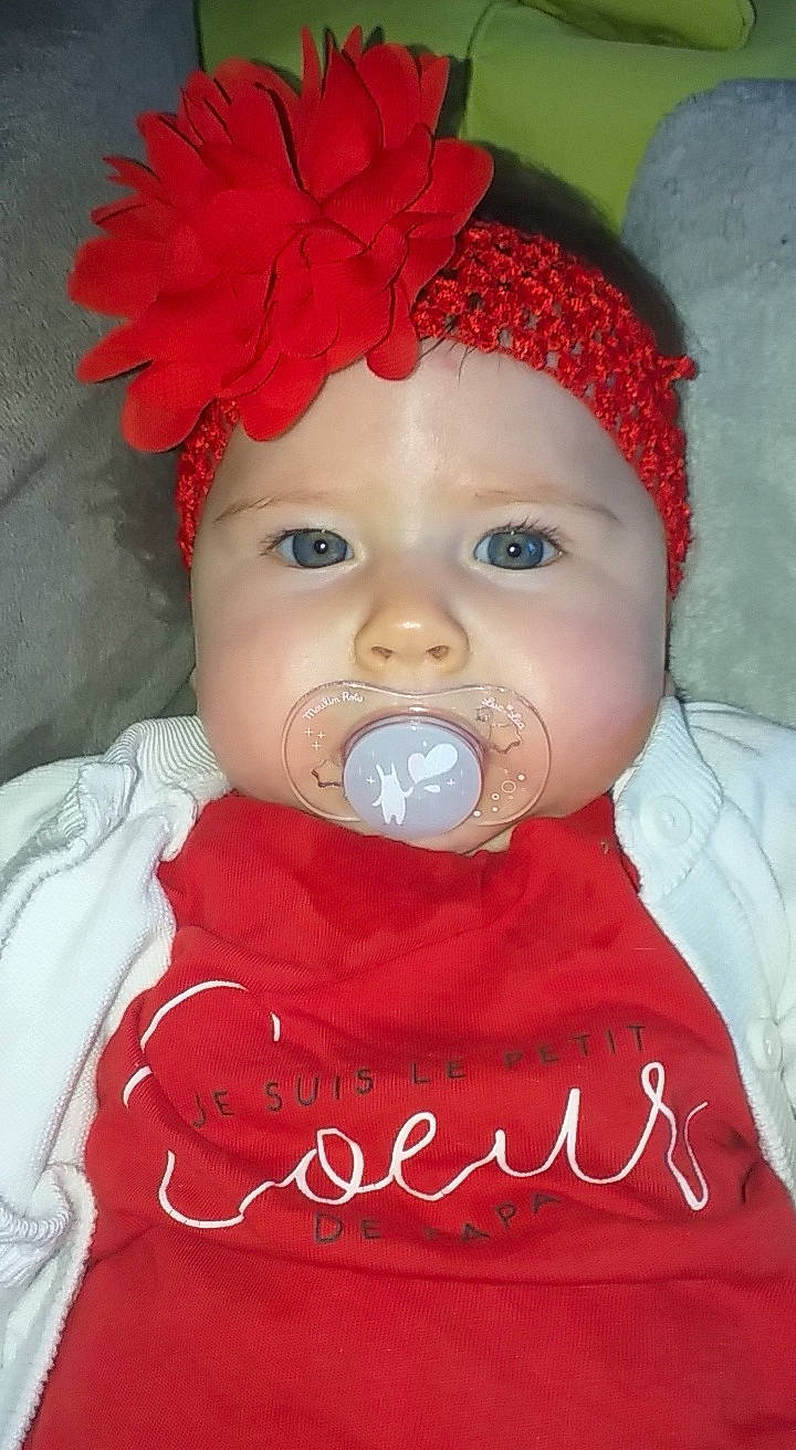 Catalina participe au concours pour gagner de l'argent avec cette photo : baby, baby_toddler_clothing, cap, cheek, chin, clothing, eye, hat, headgear, headwear, lip, mouth, nose, organ, outerwear, person, pink, product, red, skin