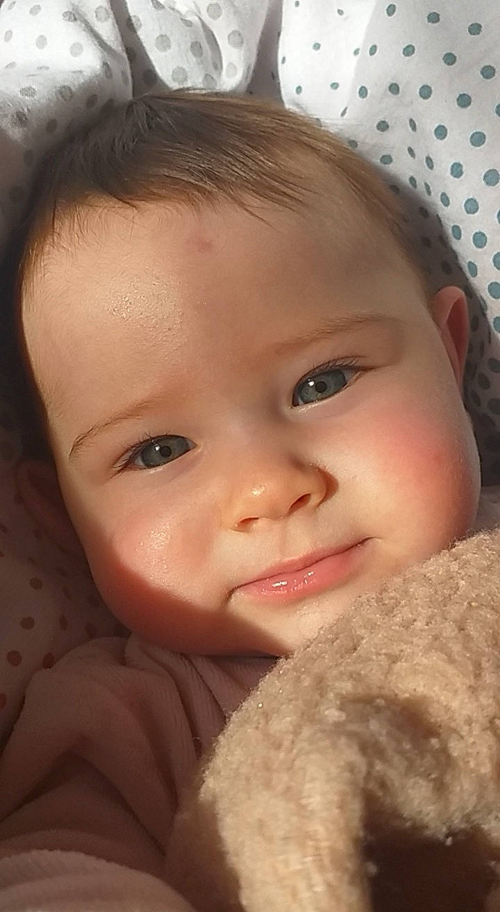 Catalina participe au concours pour gagner de l'argent avec cette photo : baby, beauty, cheek, child, chin, close_up, eyebrow, eyelash, face, fun, fur, happy, iris, lip, mouth, nose, organ, person, photograph, skin