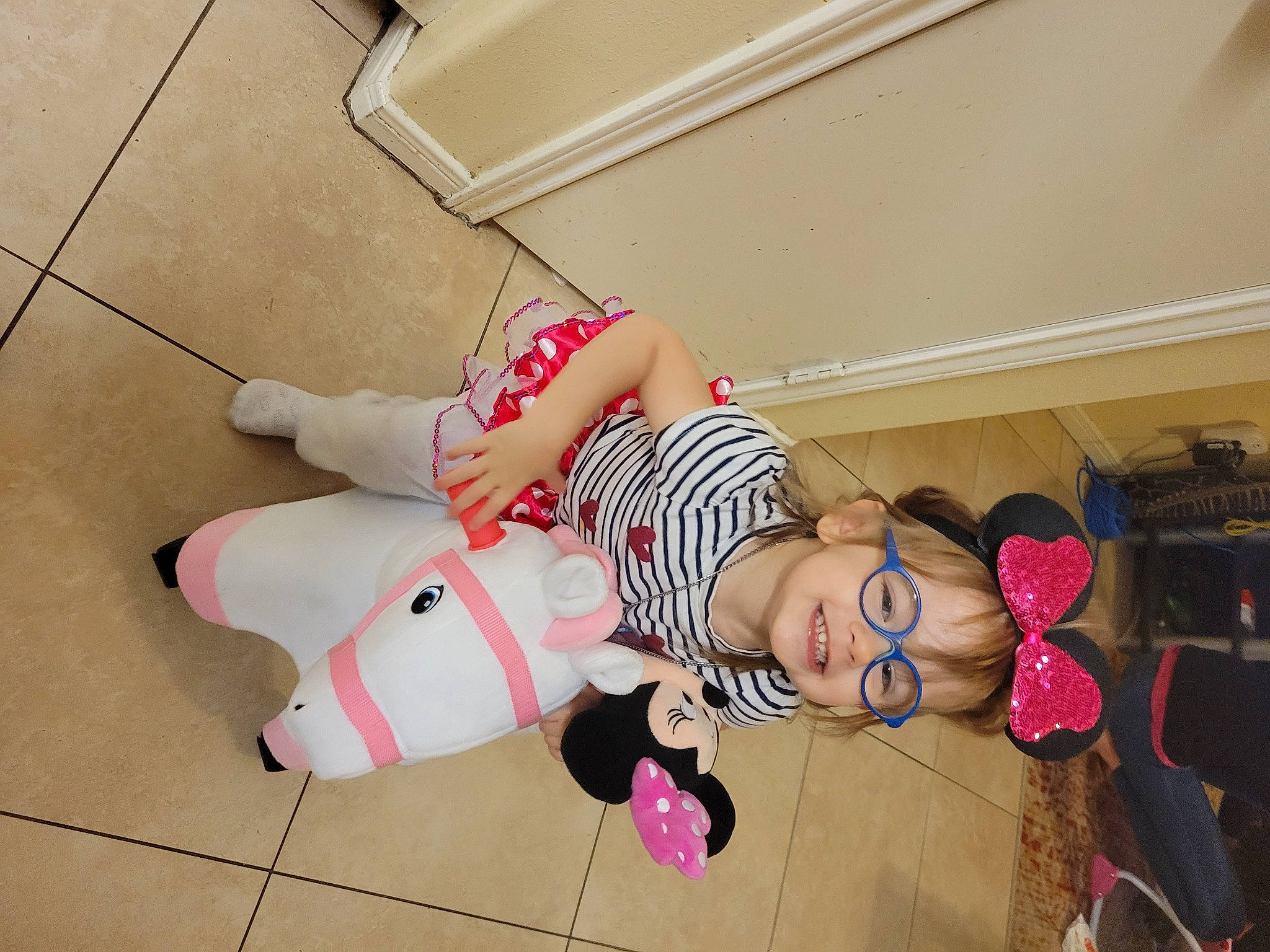 Leelah is registered to the contest to win money with this photo: arm, carmine, child, floor, flooring, foot, footwear, happy, human_body, human_leg, joy, knee, leg, person, pink, room, sandal, shoe, skin, thigh