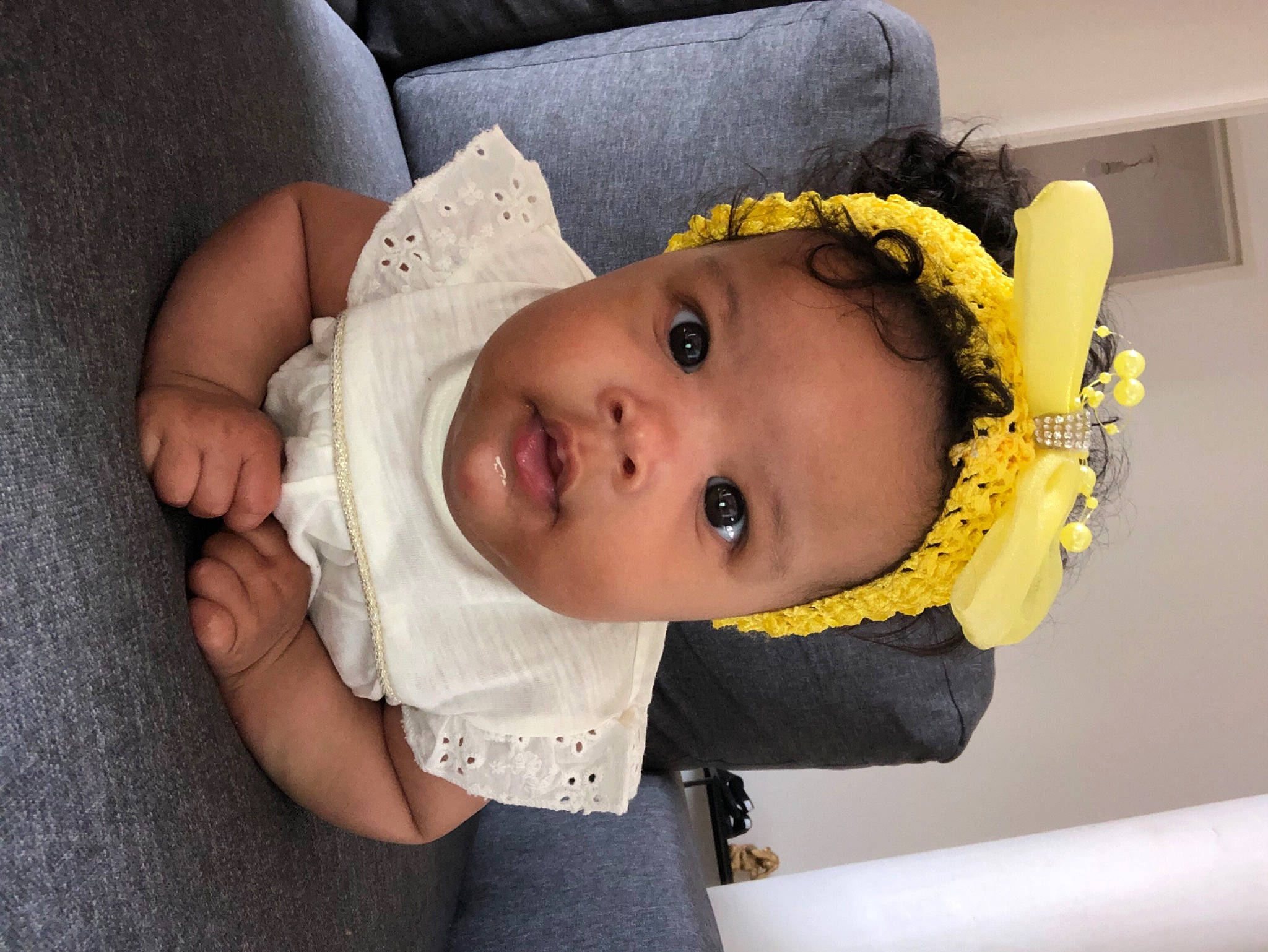 Juliana a rejoint le concours — aidez-le/la à gagner de superbes lots ! baby, baby_products, baby_toddler_clothing, cheek, child, comfort, eye, eyelash, face, fashion_accessory, hair_accessory, happy, headgear, iris, lip, nose, person, room, skin, sleeve