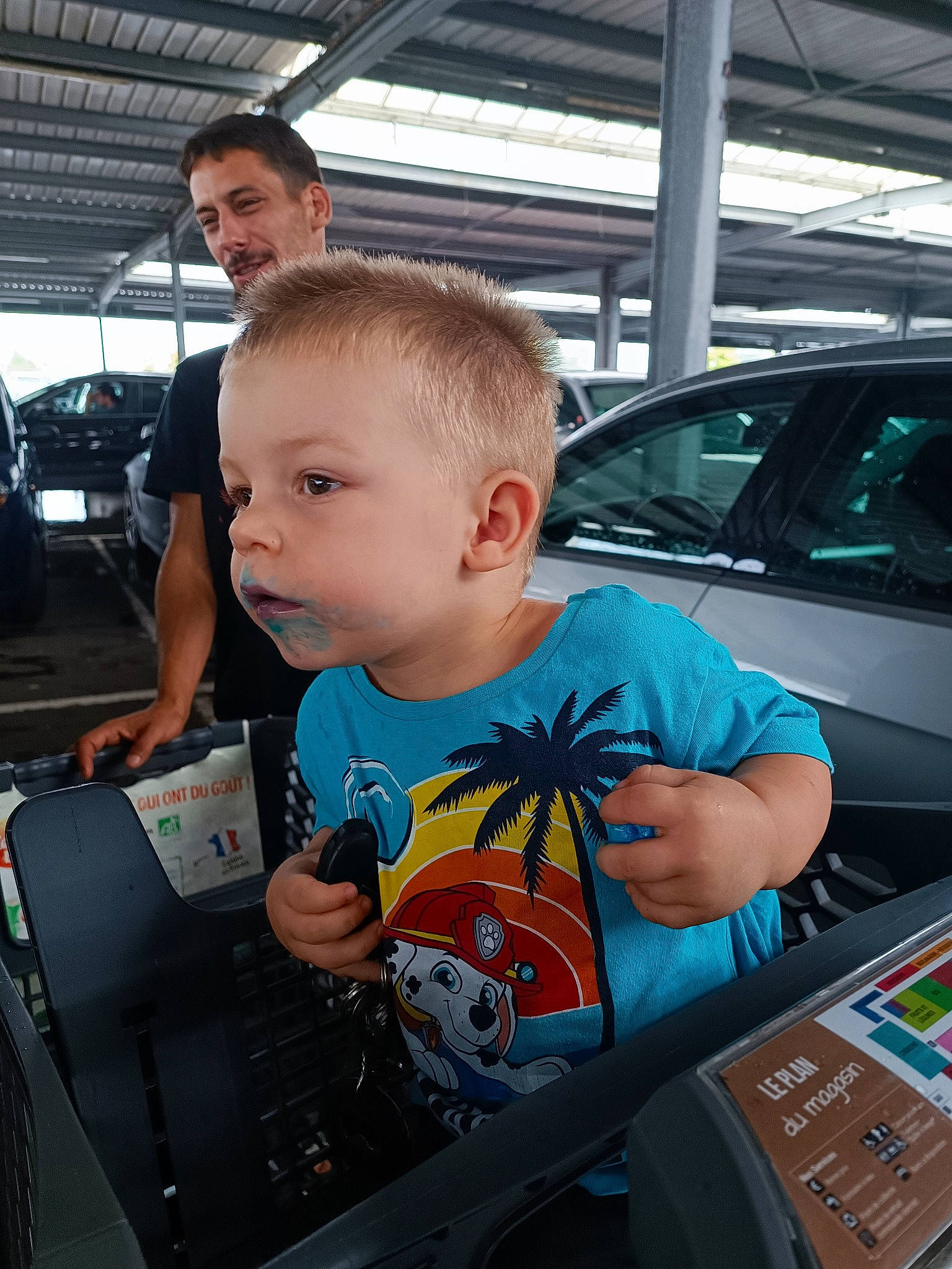 Jax participe au concours pour gagner de l'argent avec cette photo : auto_part, automotive_design, automotive_exterior, automotive_lighting, automotive_window_part, car, electric_blue, engineering, fun, gadget, glass, luxury_vehicle, machine, motor_vehicle, person, product, recreation, t_shirt, vehicle, vehicle_door