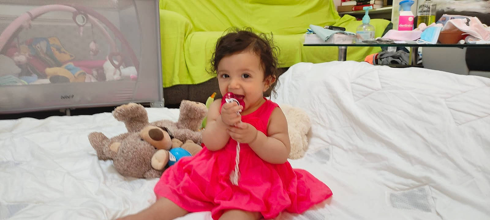 Déva a rejoint le concours — aidez-le/la à gagner de superbes lots ! baby, baby_toddler_clothing, child, comfort, couch, dress, event, fun, happy, leisure, mammal, people, person, pink, sitting, skin, teddy_bear, textile, toddler, toy