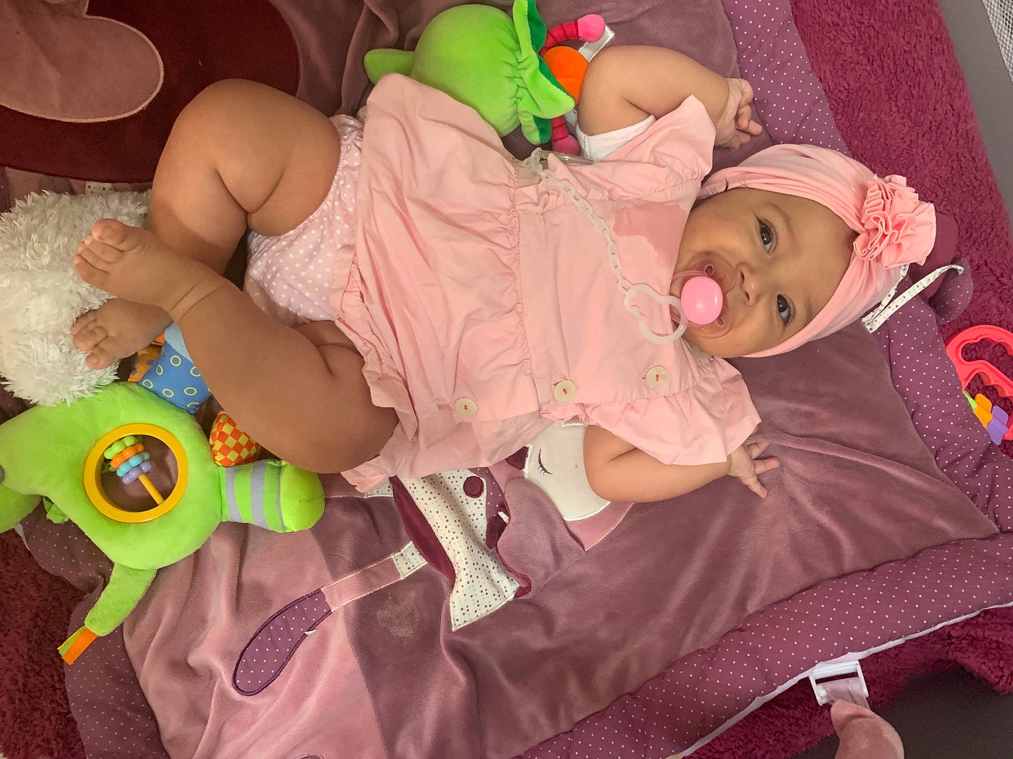 Déva participe au concours pour gagner de l'argent avec cette photo : baby, baby_products, baby_safety, baby_toddler_clothing, baby_toys, cheek, child, comfort, event, fun, happy, head, headwear, magenta, mouth, person, pink, product, room, skin