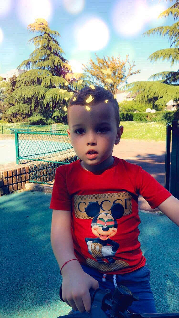 David A a rejoint le concours — aidez-le/la à gagner de superbes lots ! baby, baby_toddler_clothing, cool, eye, grass, green, happy, leaf, leisure, morning, person, plant, sky, sleeve, summer, sunlight, toddler, tree, white, woody_plant