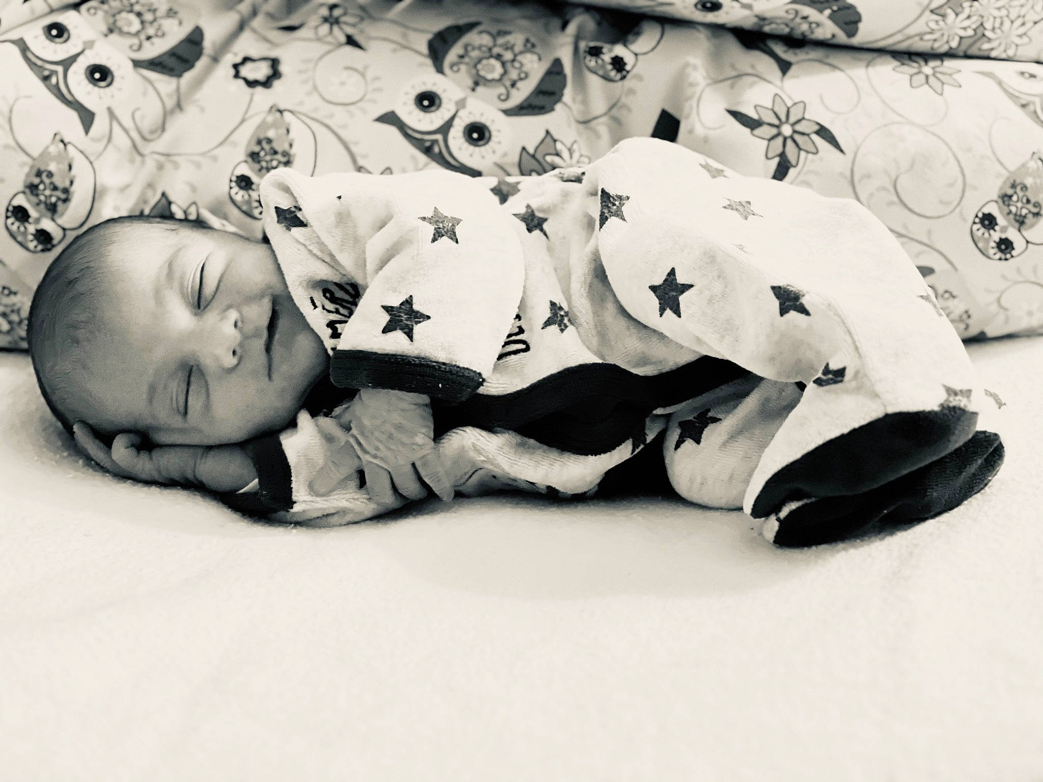 Maëlys a rejoint le concours — aidez-le/la à gagner de superbes lots ! art, baby, baby_toddler_clothing, child, comfort, font, happy, linens, monochrome, monochrome_photography, pattern, person, portrait_photography, room, sitting, still_life_photography, stock_photography, toddler