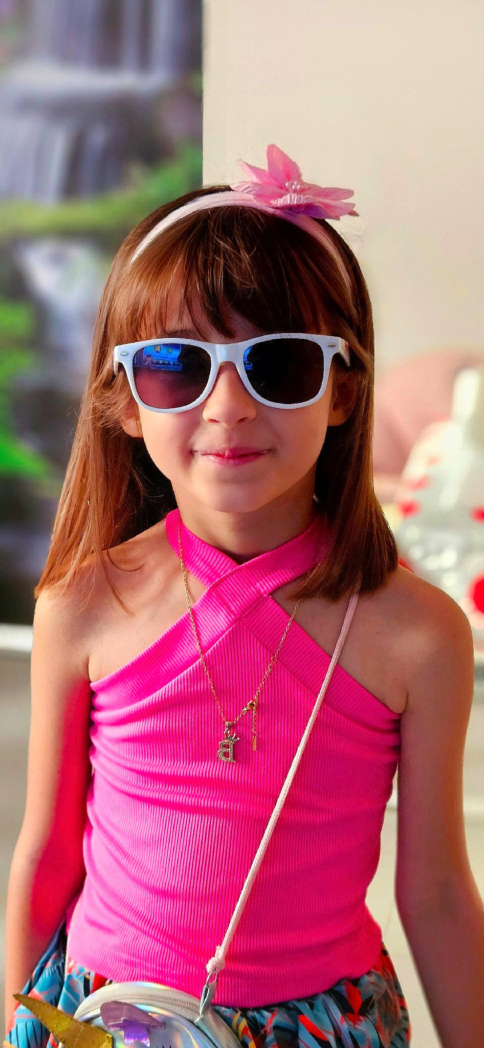 Beverly a rejoint le concours — aidez-le/la à gagner de superbes lots ! chin, clothing, eye_glass_accessory, eyewear, face, facial_expression, glasses, goggles, hair, hairstyle, happy, joy, lip, person, pink, purple, skin, sleeve, smile, sunglasses