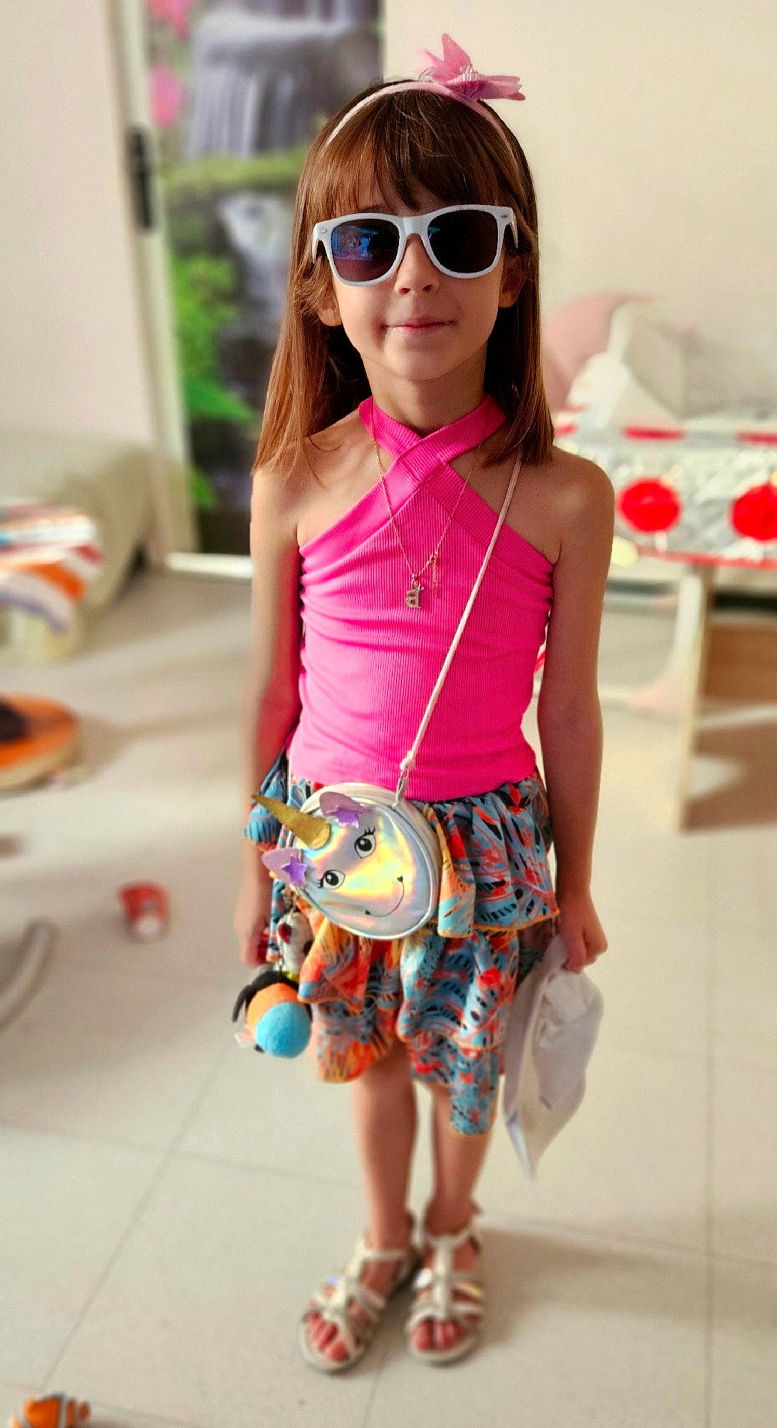 Beverly a rejoint le concours — aidez-le/la à gagner de superbes lots ! blond, brown_hair, electric_blue, eyewear, fashion_design, glasses, goggles, hair, happy, long_hair, magenta, neck, pattern, person, pink, skin, sleeve, smile, sunglasses, vision_care