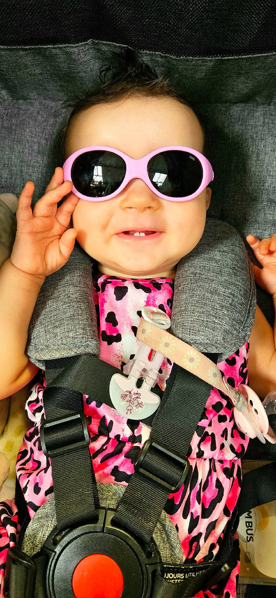 Kaycie a rejoint le concours — aidez-le/la à gagner de superbes lots ! cheek, eye_glass_accessory, eyebrow, eyelash, facial_expression, fashion, glasses, goggles, hairstyle, hand, lip, nose, outerwear, person, product, skin, sleeve, smile, sunglasses, vision_care