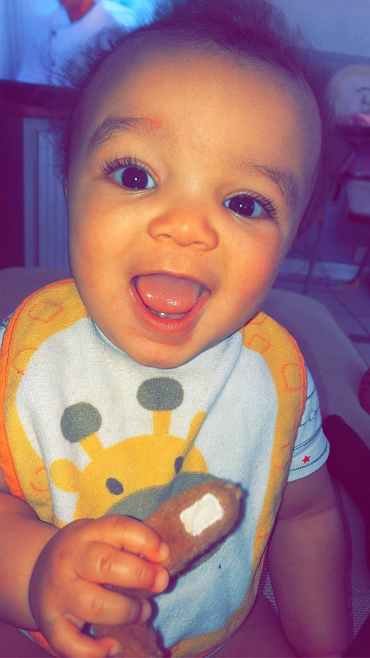 Warren a rejoint le concours — aidez-le/la à gagner de superbes lots ! cheek, chin, eye, eyebrow, eyelash, facial_expression, forehead, hairstyle, head, human_body, iris, lip, mouth, neck, nose, orange, person, skin, sleeve, smile