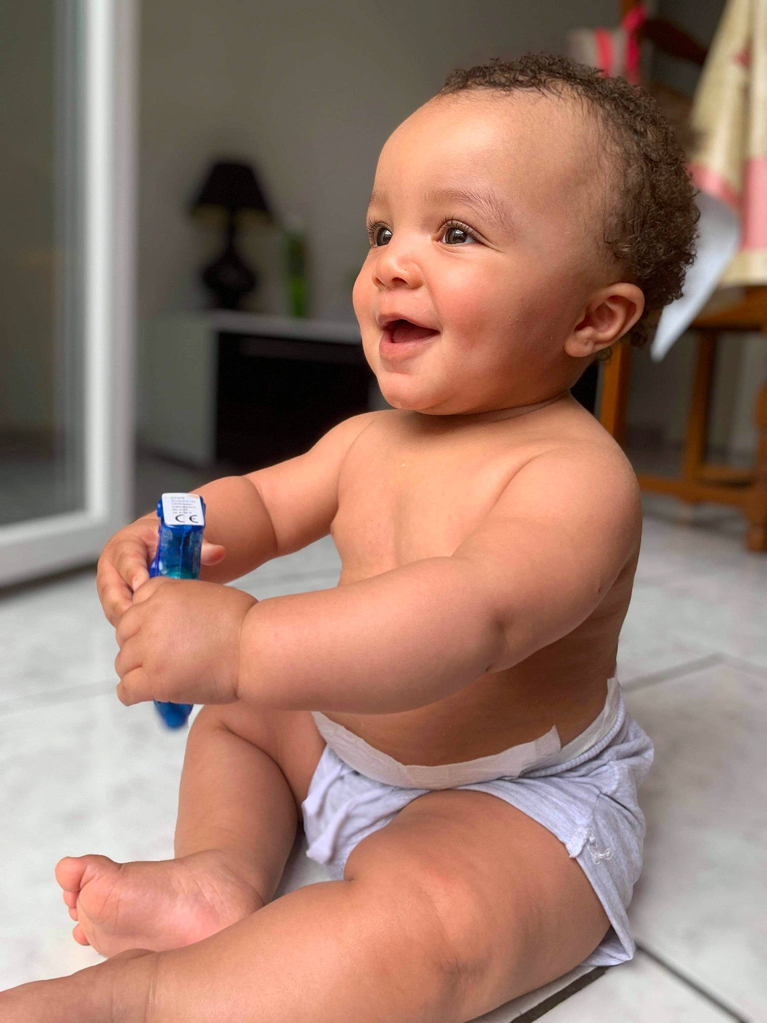 Warren a rejoint le concours — aidez-le/la à gagner de superbes lots ! baby, baby_toddler_clothing, cheek, chest, finger, hairstyle, happy, iris, knee, leg, mouth, muscle, nose, person, skin, smile, stomach, thigh, thumb, toddler