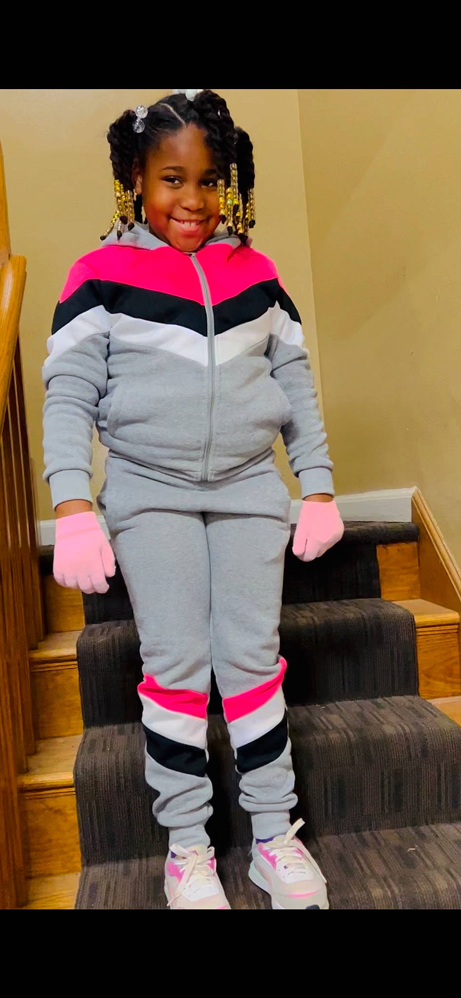 Joella is registered to the contest to win money with this photo: electric_blue, facial_expression, fashion_design, fun, glove, hairstyle, happy, human_leg, joy, knee, magenta, person, pink, sleeve, smile, sock, sportswear, standing, sweatpant, thigh