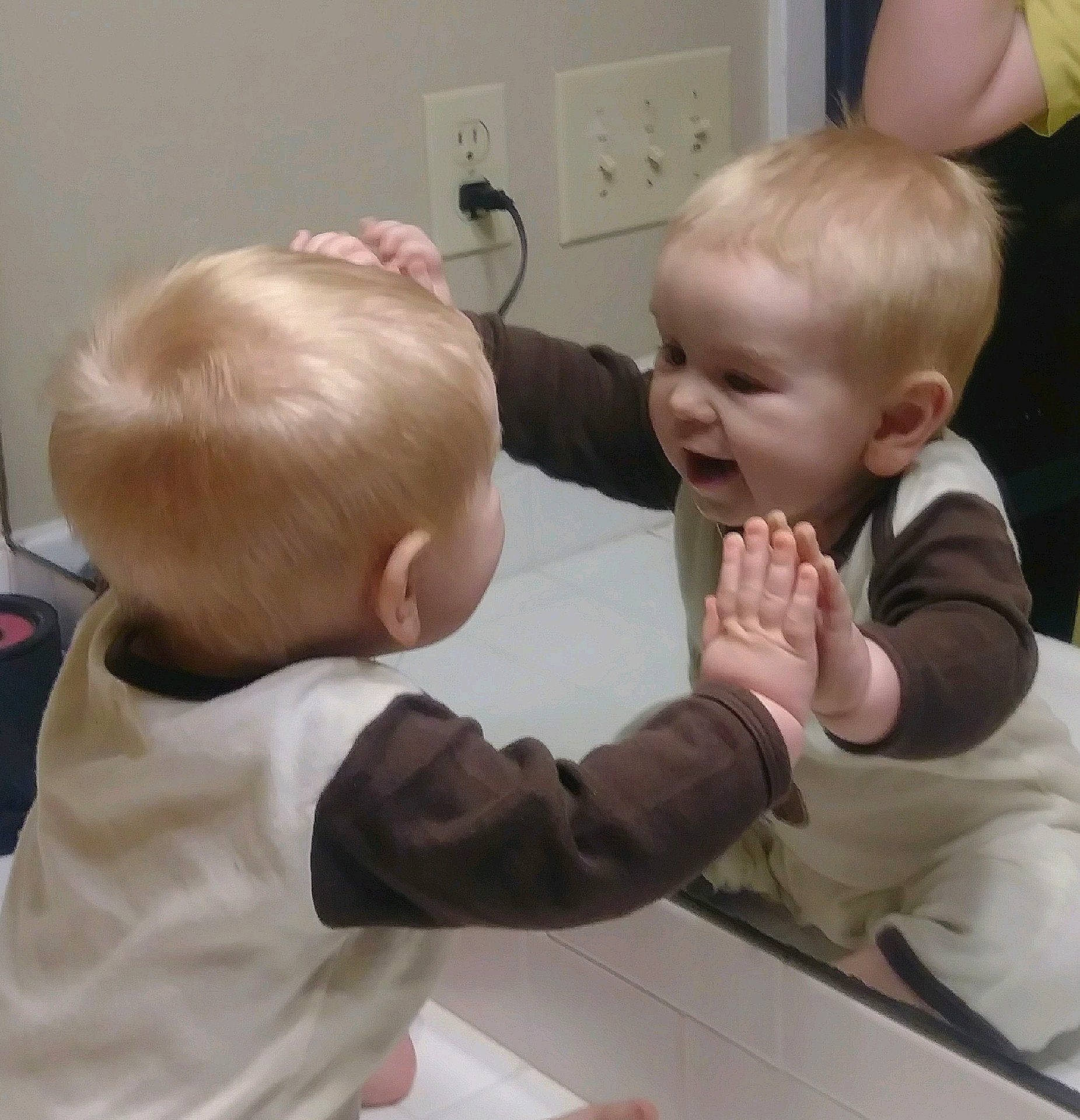 Cayde is registered to the contest to win money with this photo: arm, baby, cheek, child, ear, finger, gesture, hairstyle, hand, head, mouth, person, skin, thumb, toddler