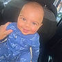 Hamid a rejoint le concours — aidez-le/la à gagner de superbes lots ! baby, blue_clothing, car_interior, car_seat, child, cute, daylight, dinosaur_onesie, face, hand, happy, head, indoors, infant, person, seat, smiling, supporting_hand, window, young_child