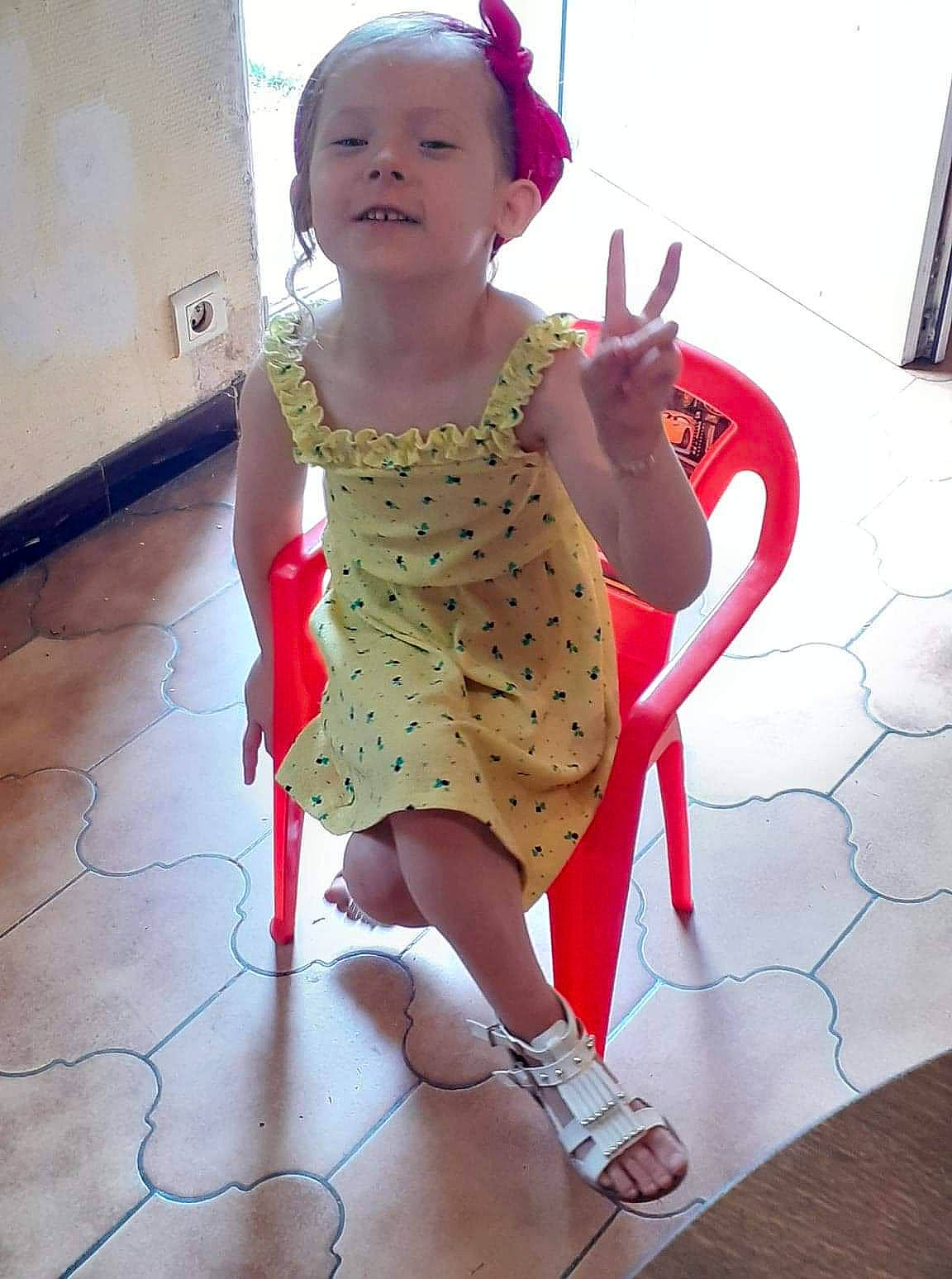 Rose a rejoint le concours — aidez-le/la à gagner de superbes lots ! child, costume, fawn, leg, person, smile, toddler