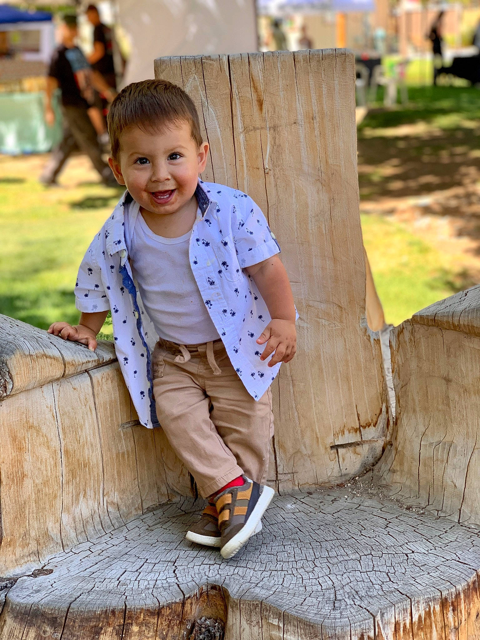 Eli is registered to the contest to win money with this photo: beauty, child, fun, grass, hairstyle, happy, joy, leg, leisure, people_in_nature, person, recreation, shoe, sitting, smile, sneakers, t_shirt, toddler, travel, tree