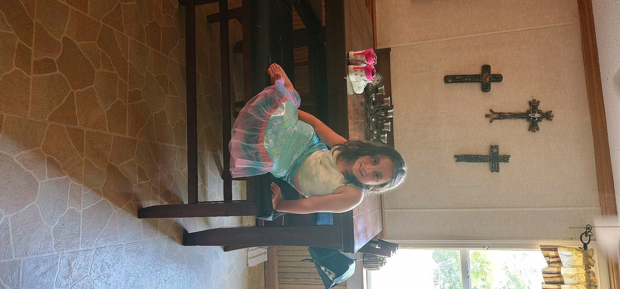 Alissa is registered to the contest to win money with this photo: air_gun, elbow, fun, gun_barrel, joy, person, shooting, shotgun, trigger, visual_arts, wood, wrist