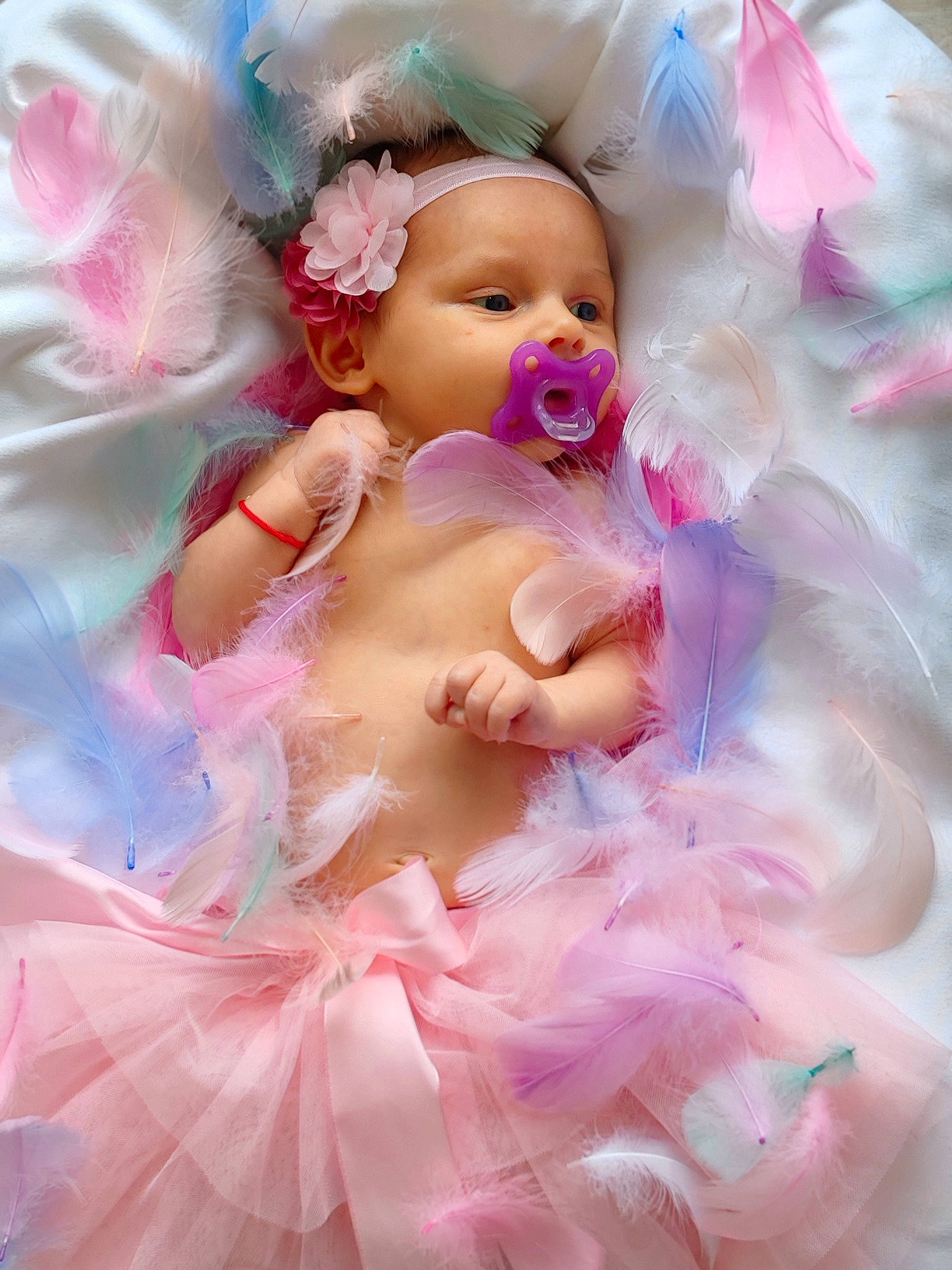 Aylin a rejoint le concours — aidez-le/la à gagner de superbes lots ! abdomen, baby, baby_products, baby_toddler_clothing, child, costume, event, fashion_accessory, hair_accessory, happy, headband, headpiece, jewellery, magenta, peach, person, petal, pink, ruffle, toddler