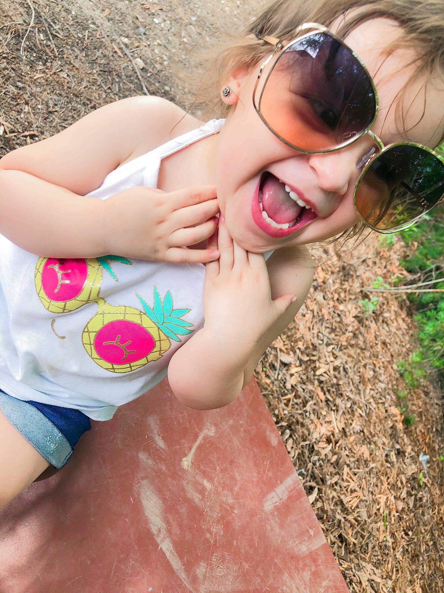 Juliana is registered to the contest to win money with this photo: child, fun, glasses, happy, person, smile
