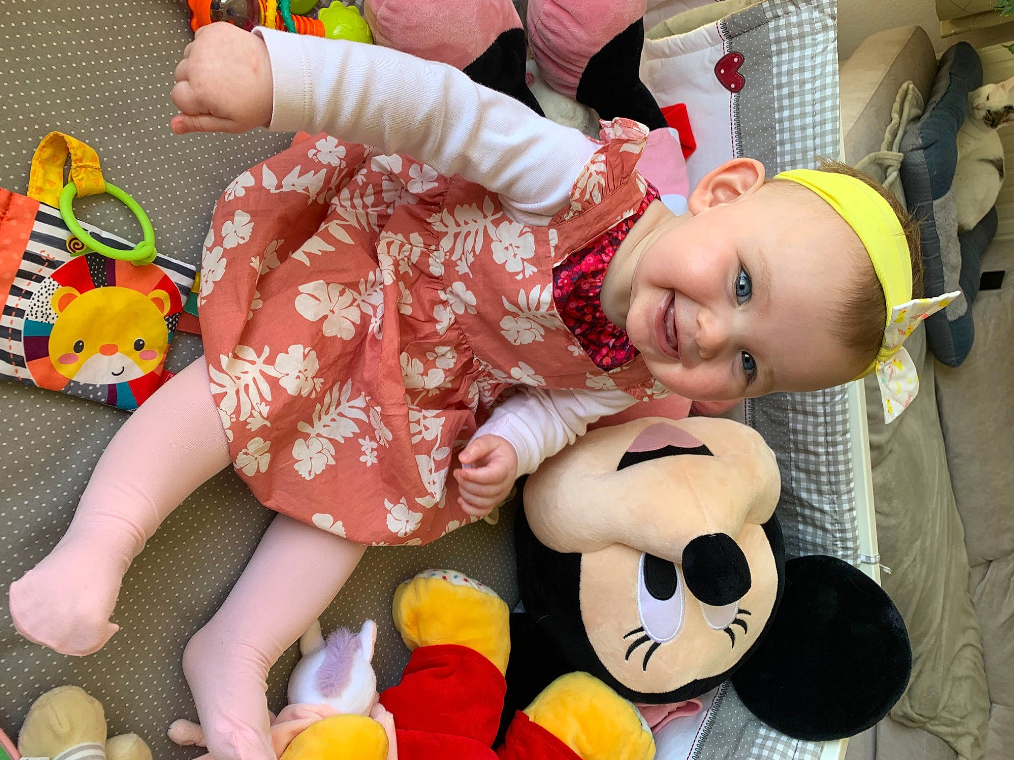 Kélia participe au concours pour gagner de l'argent avec cette photo : baby, baby_products, baby_toddler_clothing, child, event, fun, happy, hat, joy, pattern, person, product, room, skin, smile, snapshot, sock, stuffed_toy, textile, toddler