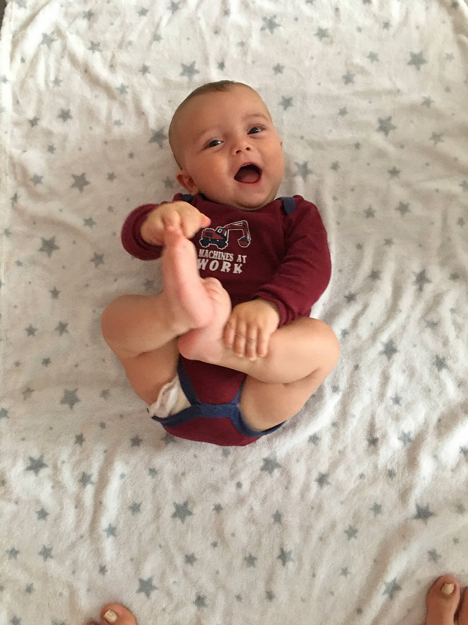 Matys a rejoint le concours — aidez-le/la à gagner de superbes lots ! baby, baby_toddler_clothing, cheek, comfort, eye, finger, happy, head, human_body, knee, linens, mouth, neck, person, shorts, sleeve, stomach, textile, thigh, toddler