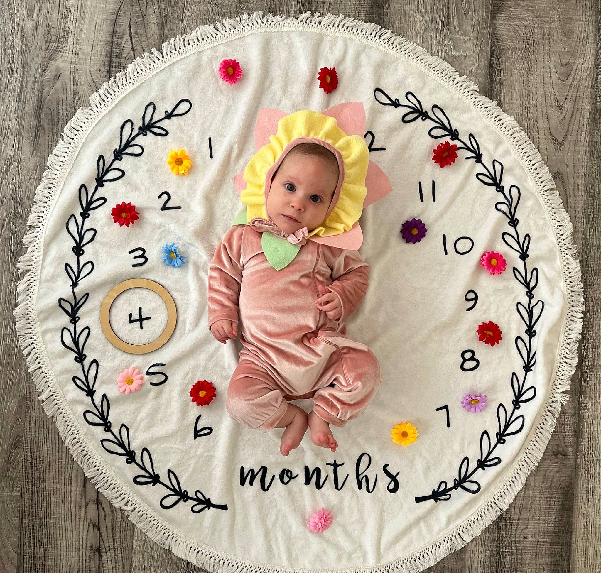 Eïden participe au concours pour gagner de l'argent avec cette photo : art, baby, baby_toddler_clothing, circle, clothing, costume_hat, dishware, fashion_accessory, font, happy, headgear, magenta, pattern, peach, person, petal, pink, serveware, sleeve, sweetness